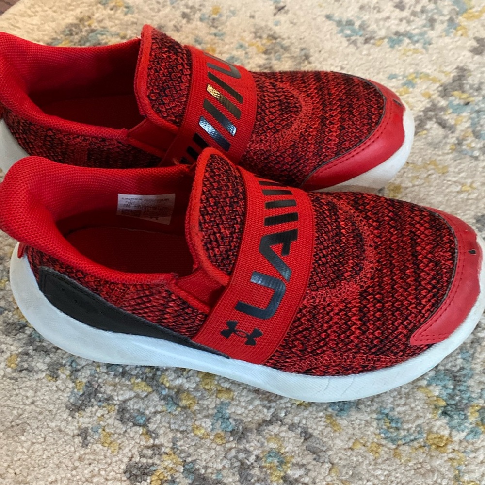 Under armor boys size 13 gym shoes. Gently worn for indoor gym only. Very clean.